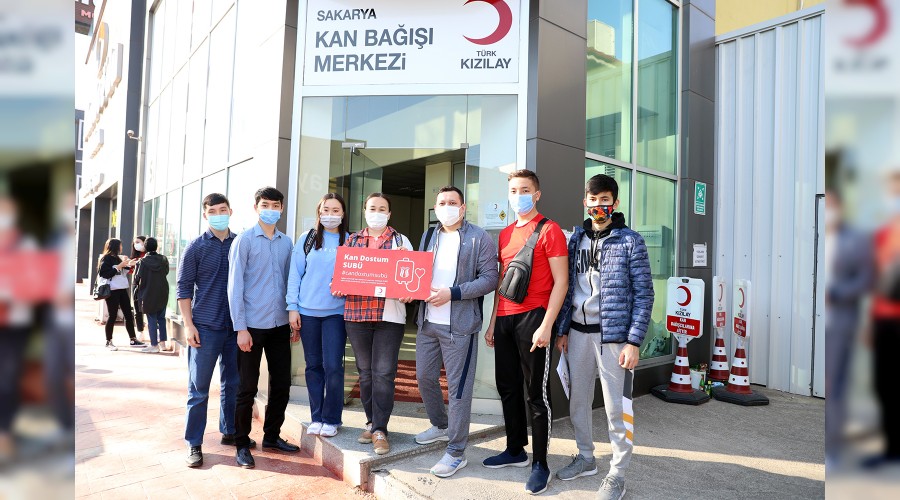 Kan dostu olmak iin sraya girdiler