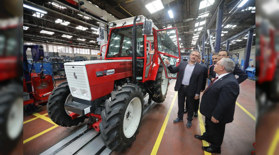 Vali Nayir Başak Traktör Fabrikasını Ziyaret Etti