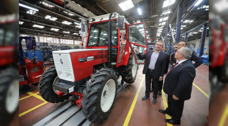 Vali Nayir Başak Traktör Fabrikasını Ziyaret Etti