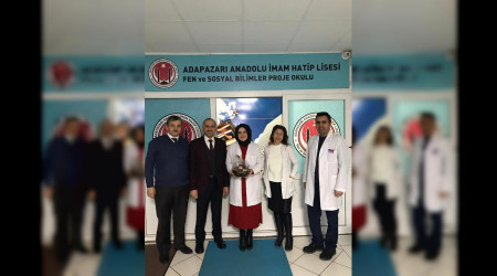 Adapazar� �mam Hatip Lisesi ��rencilerine ?Sa�l�kl� Di�ler, Ne�eli G�l��ler' Konferans�