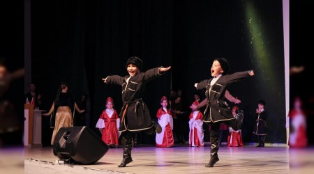 Nart Halk Danslar Topluluu'ndan muhteem yl sonu gsterisi; Sakarya Kafkas Kltr Derneinden kltr dolu gece