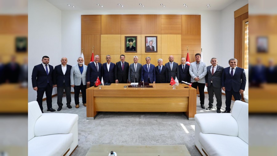 Ticaret Bakanı Bolat, Büyükşehir Belediyesi’ni ziyaret etti: