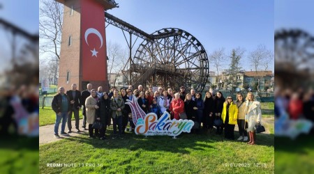 Eski dostlar bir araya geldi; SA Vakf Koleji eski retmenleri bulutu