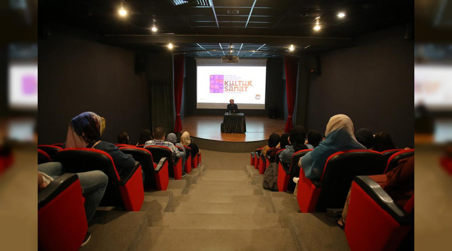 Kullanılan kelimeler iletinin yönünü belirler