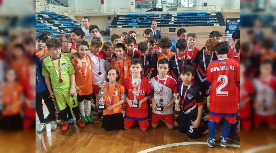Futsalda K���klerden B�y�k Sevin�