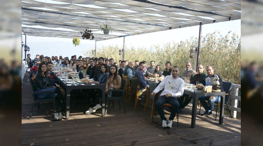 Gelenekselle�en Kahvalt�da Bir Araya Geldiler