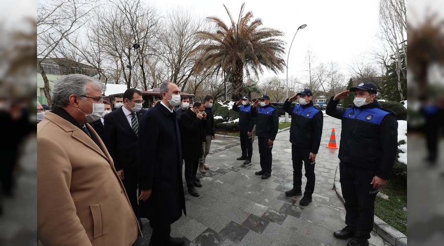 Bakan Abdlhamit Gl Bykehir Belediyesini ziyaret etti